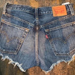 Ladies Levi 501 jean shorts